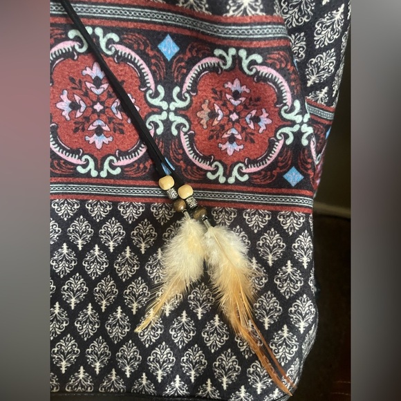 Elegant Black and Red Patterned Poncho - Picture 7 of 13